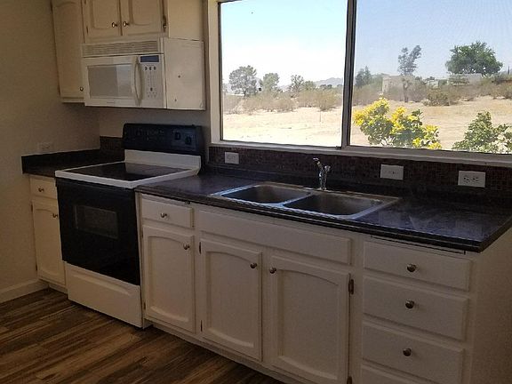 Kitchen, Microwave, Range and disposal.
