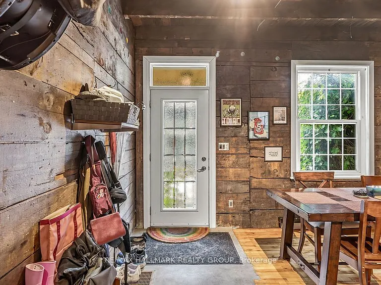 439 Kent St — Photo 3