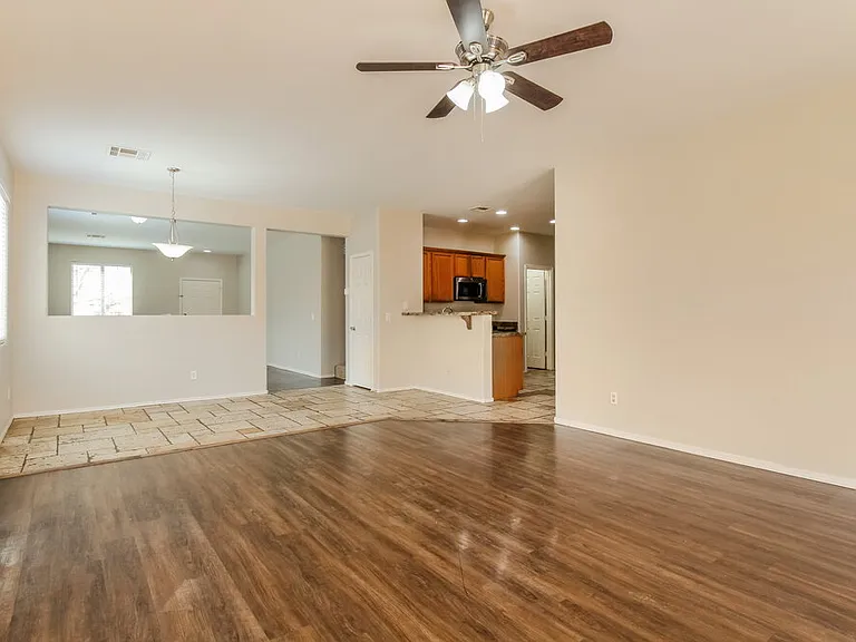 6829 S 68th Ln — Photo 5
