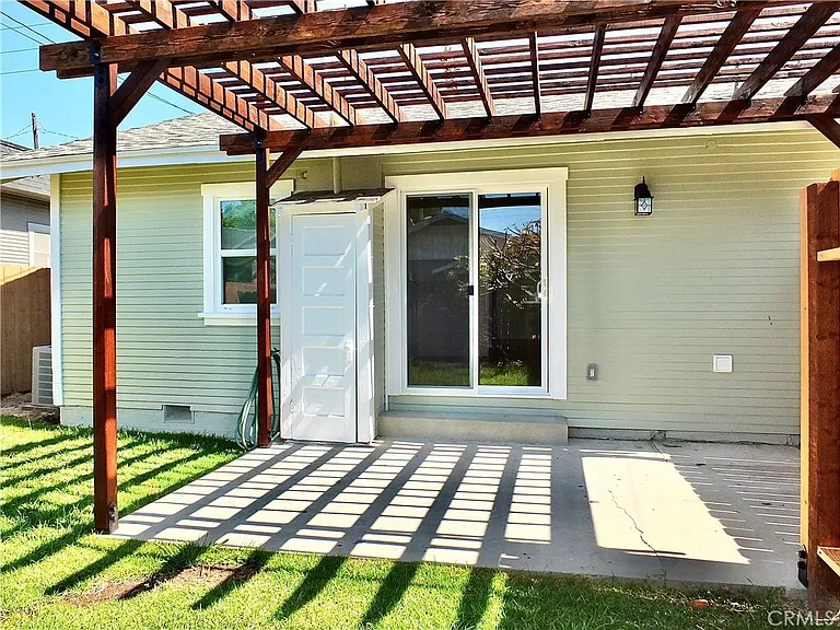 4036 E Vermont St — Photo 52
