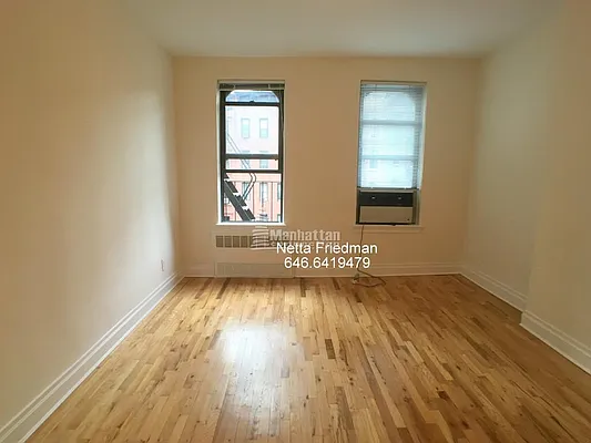 Rented by Manhattan Connection | media 18