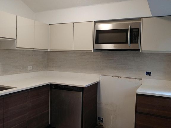 The new kitchen (quarts counter top)