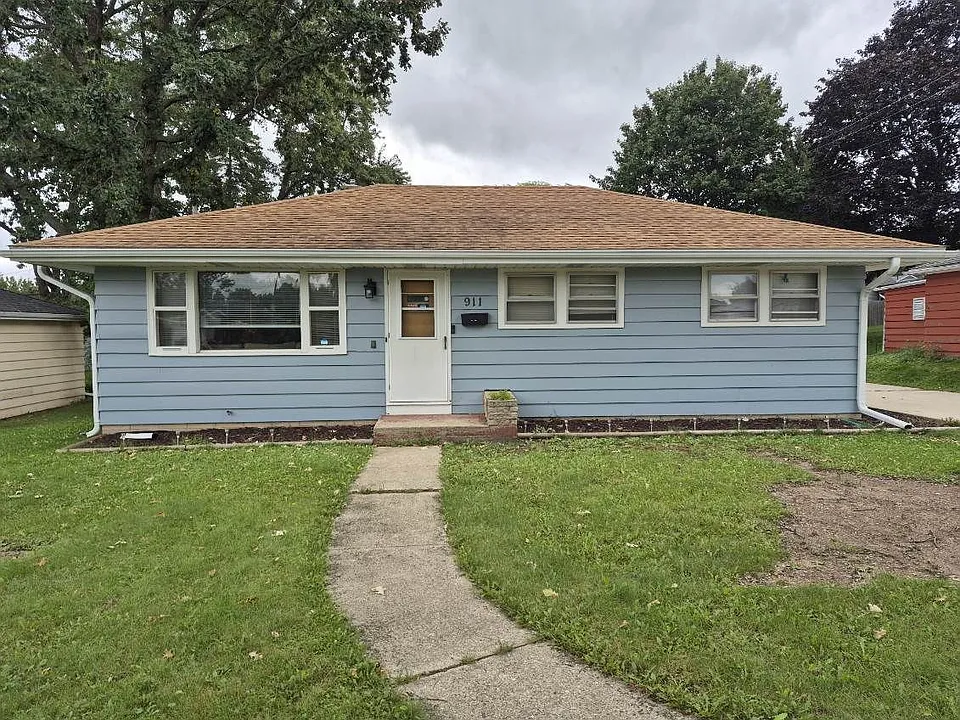 911 N Hine Ave