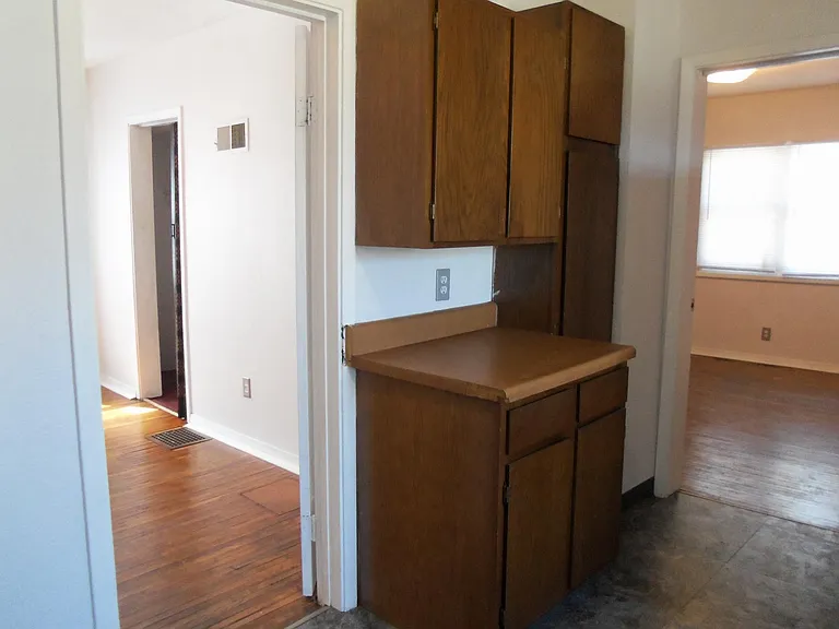 440 1/2 Florence St — Photo 7