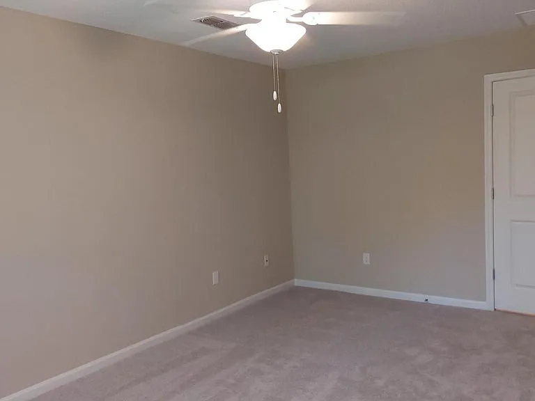 12911 Josslyn Ln — Photo 2