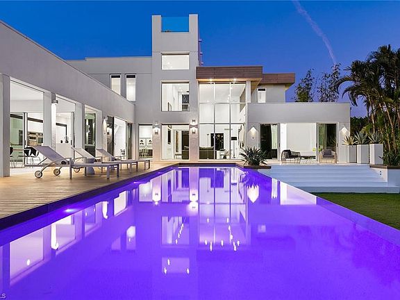 2nd image of 652 Bougainvillea RD