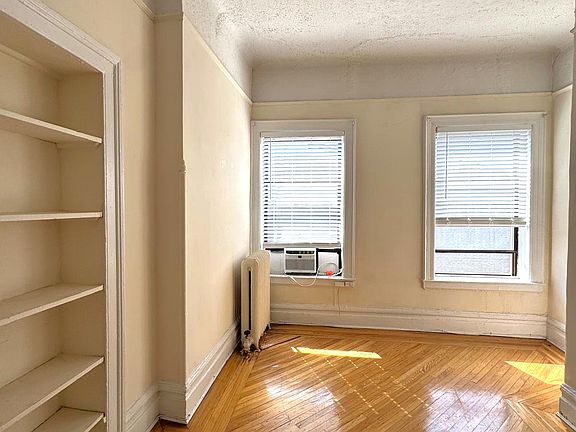 3rd image of 138 Montague St APT 11