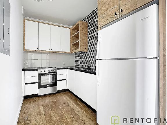 4th image of 1875 Atlantic Ave #508D