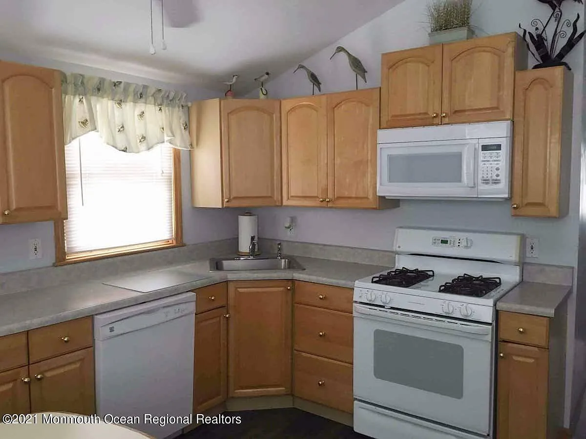 2 bed, $1,895 — Photo 3