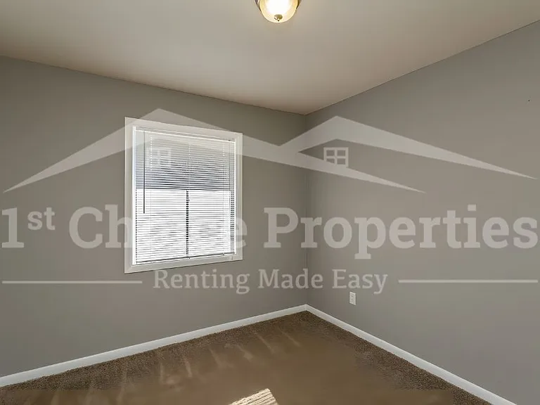 1332 Lake Ln NE — Photo 9