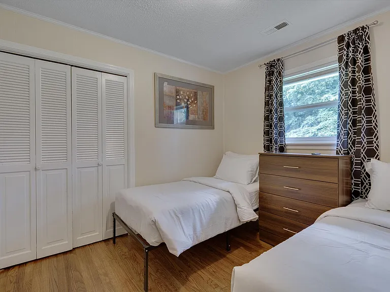 201 Parthenia Dr — Photo 20