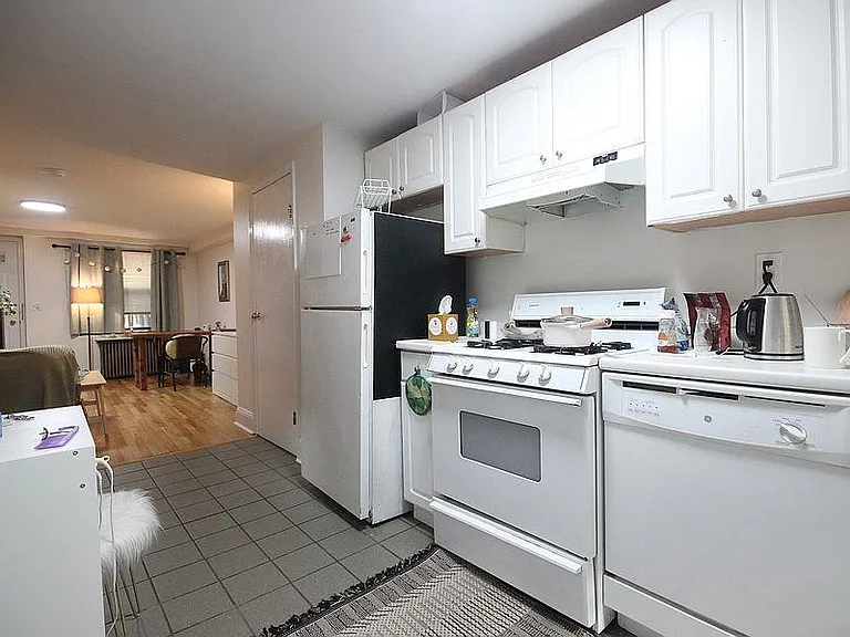 317-319 Bloomfield St #1L — Photo 5