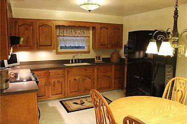 3rd image of 493 Bear Creek Rd