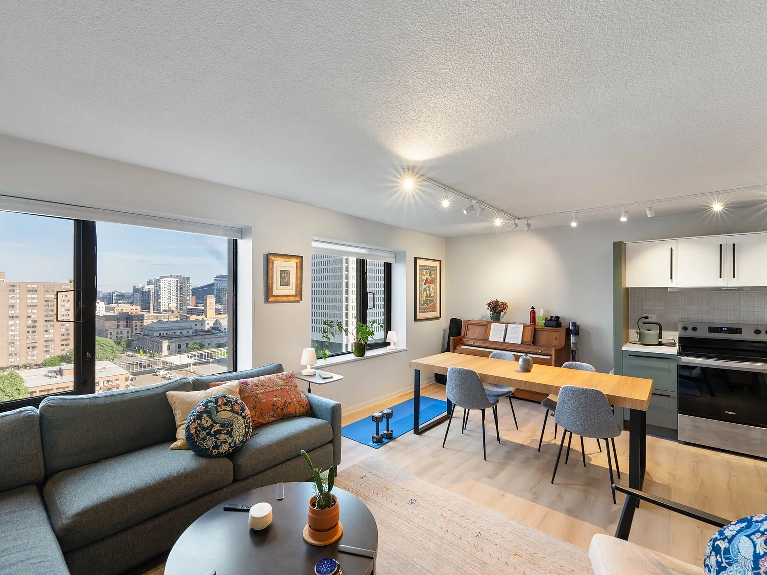 1 bed, 718 sqft, $1,595 — Photo 2