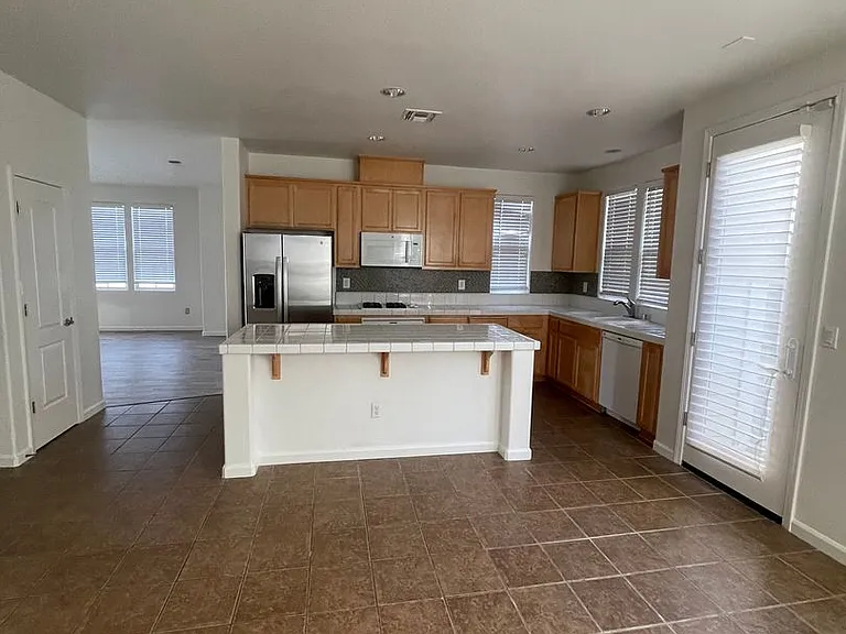 8143 Carlisle Way — Photo 5