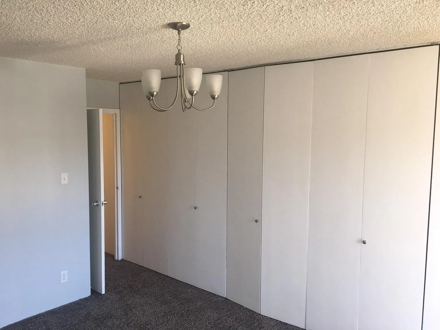 900 Saturn Dr — Photo 2