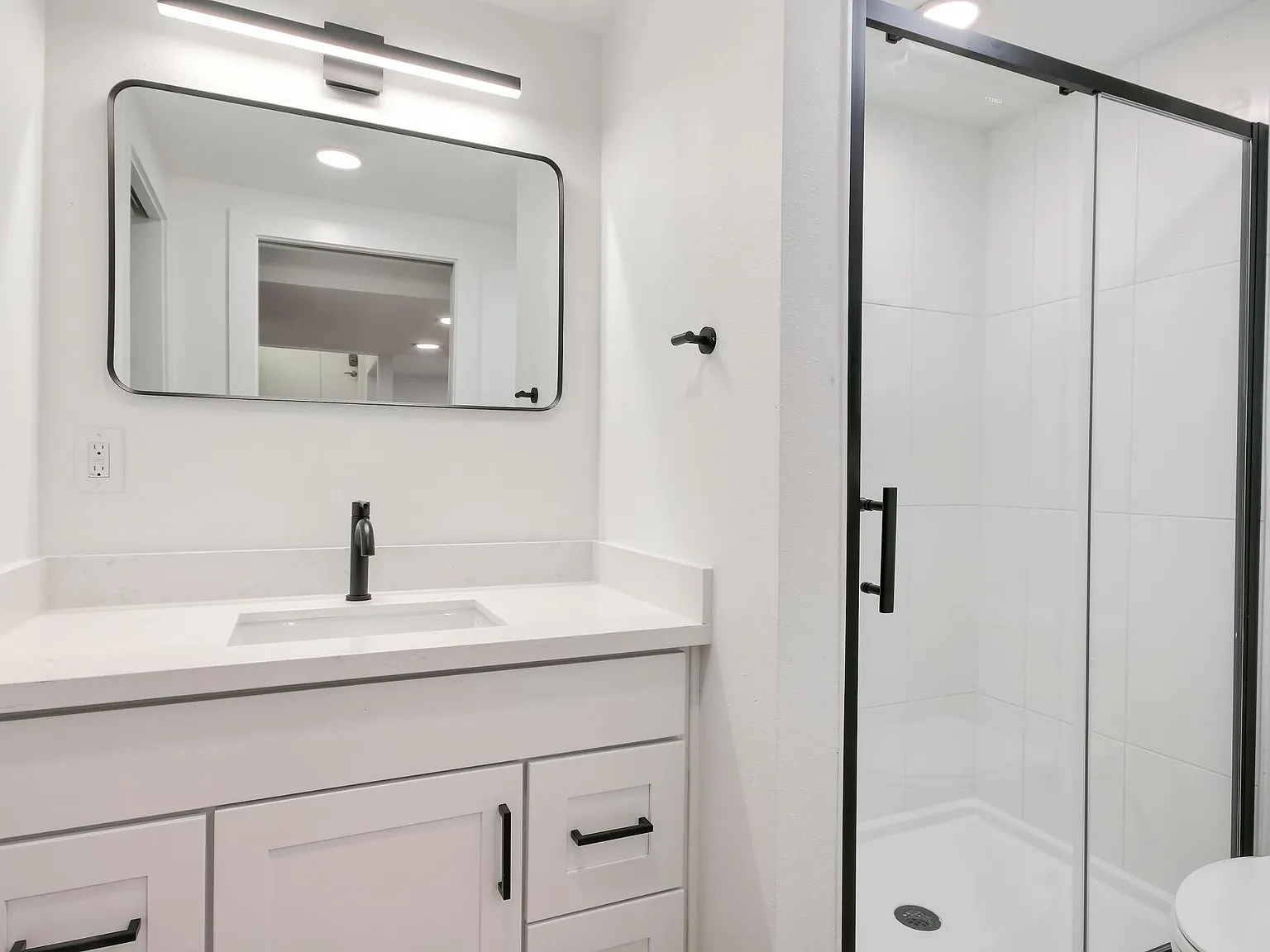 3 bed, 850 sqft, $3,575 — Photo 3
