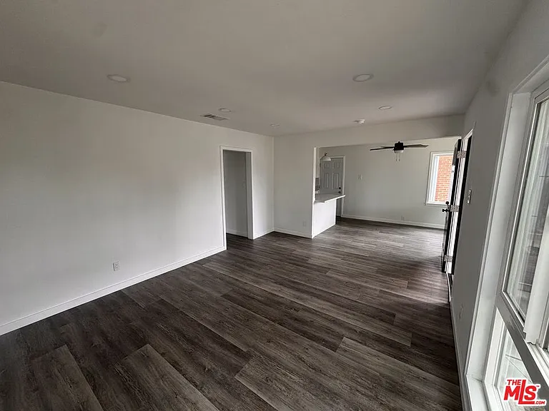 3020 Magnolia Ave — Photo 2