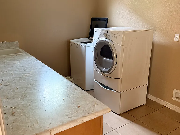 702 N San Marcos Dr — Photo 29
