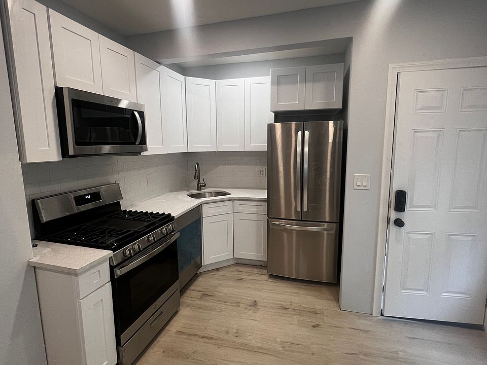 Kitchen with Granite Counter tops and stainless steel Appliances