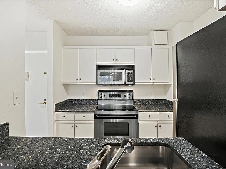 2320 Wisconsin Ave NW #309 & P-1 — Photo 3