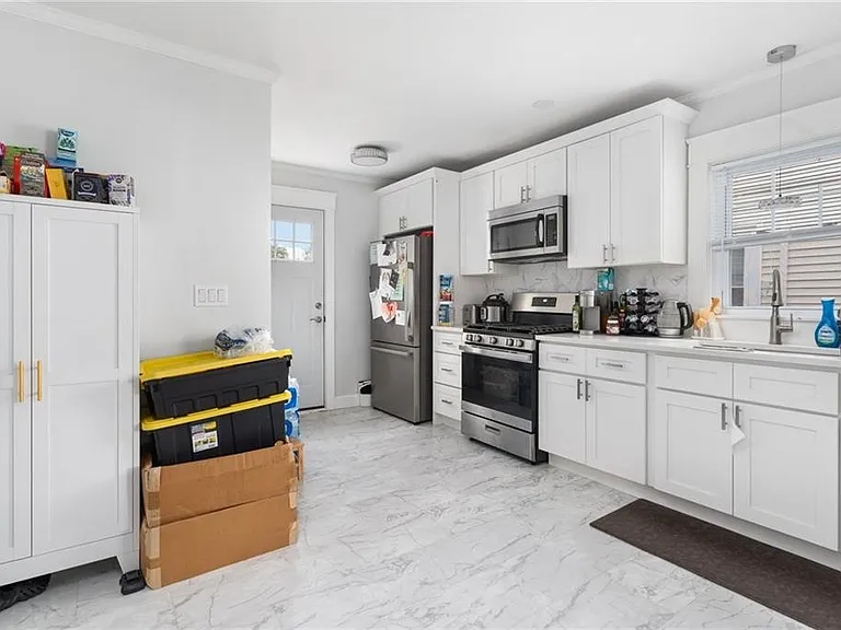 21 Waverly St #1 — Photo 6