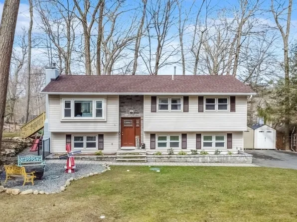 8 Old Stage Coach Rd, Byram Twp., NJ 07821