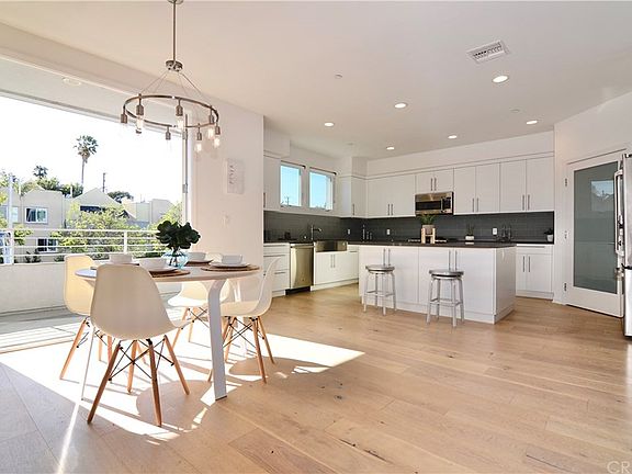 3rd image of 4240 Laurel Canyon Blvd Unit 302