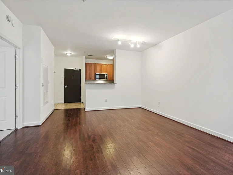 1111 25th St NW #302 — Photo 9