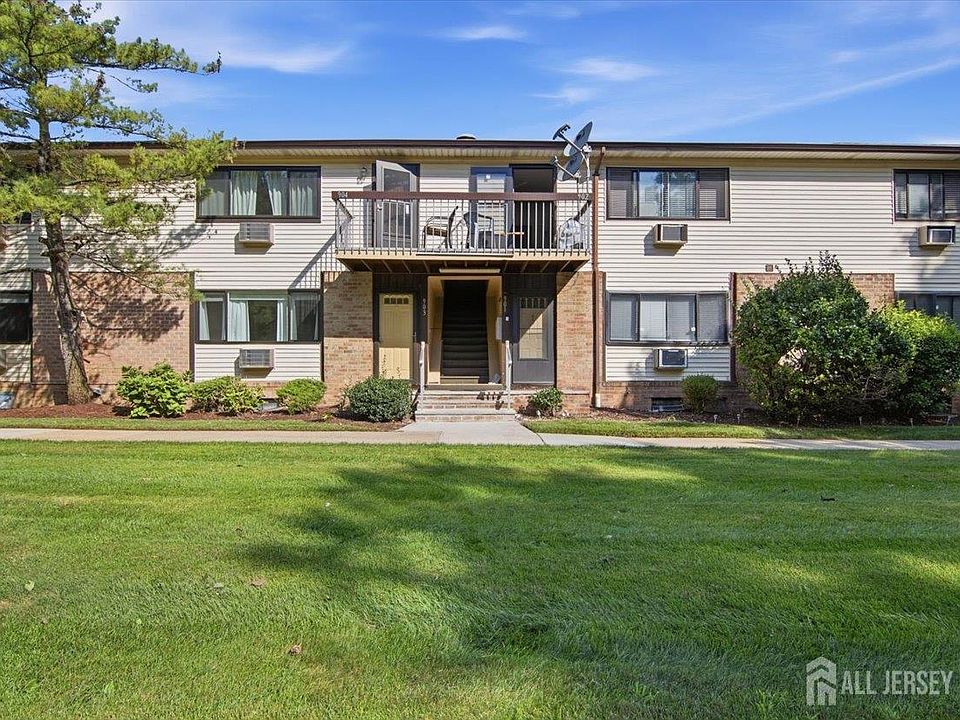 1st image of 903 Cricket Ln