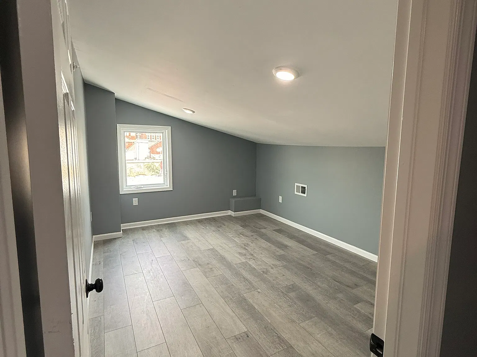 4 bed, 1200 sqft, $3,300 — Photo 4