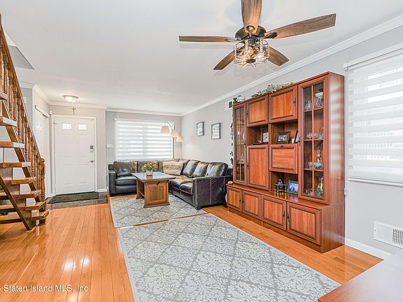 2nd image of 234 Queen St