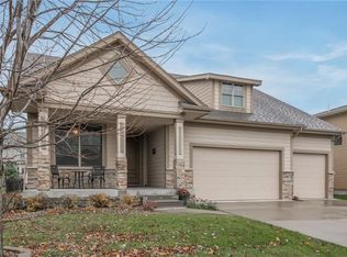 8266 Heritage Bend Rd, West Des Moines, IA 50266