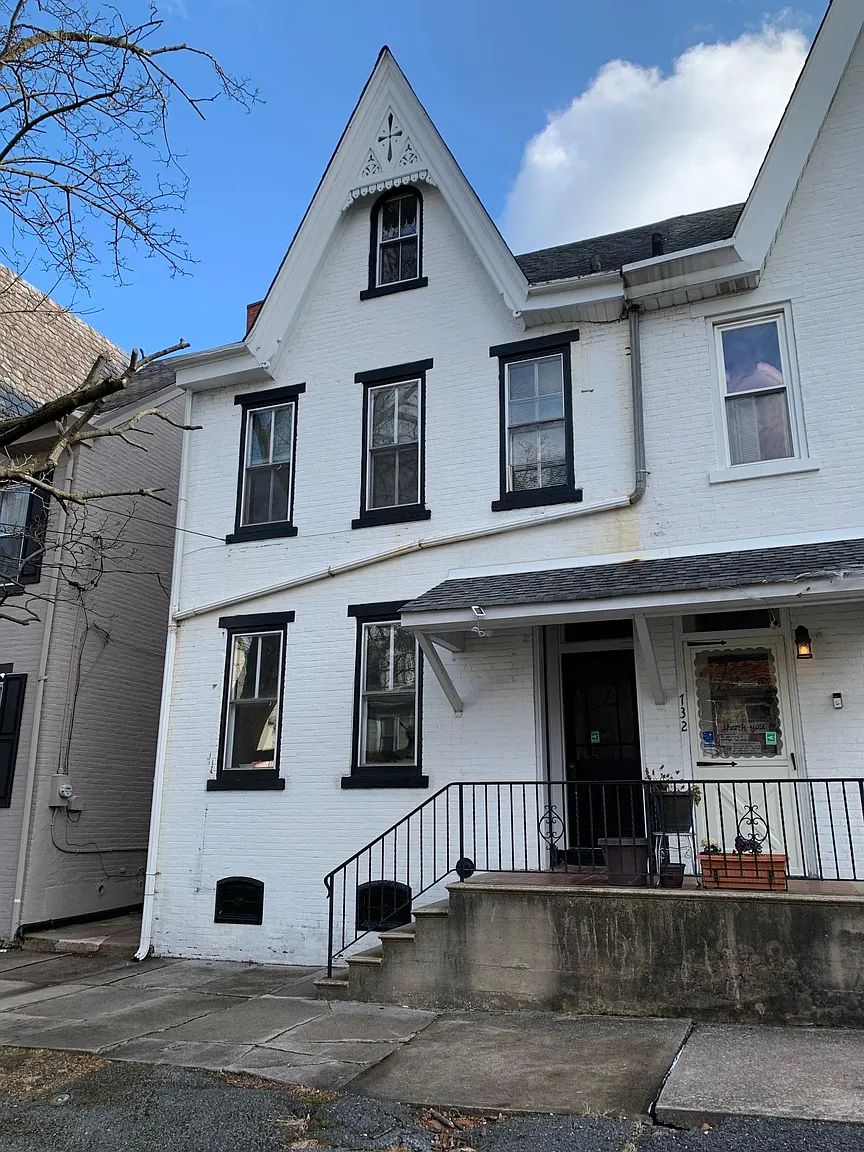 734 Center St #1 photo 1