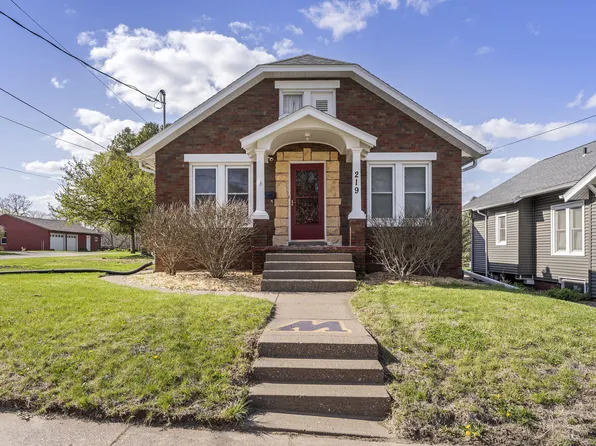 219 W 11th St, Muscatine, IA 52761