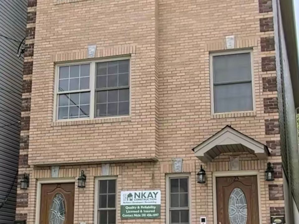 1st image of 25 Stagg St