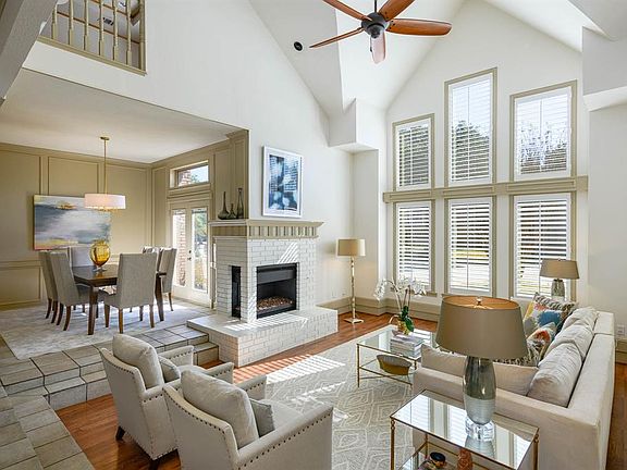3rd image of 4303 Briargrove Ln