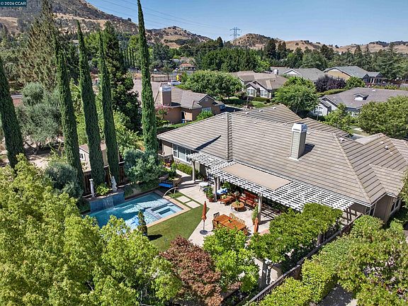 2nd image of 4 Pardi Ln