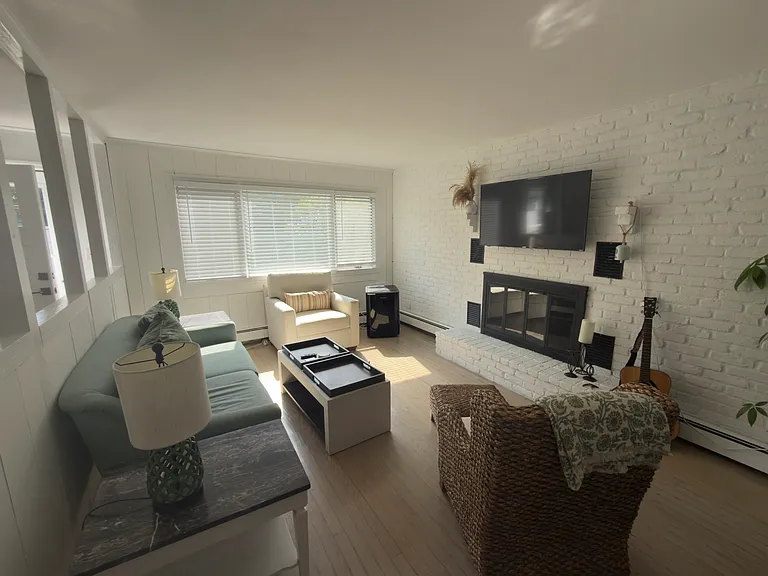 20 Hillover Ln — Photo 2