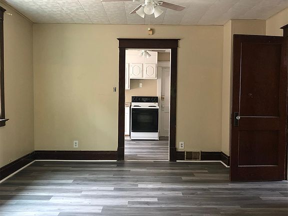 4th image of 196 Sprenger Ave