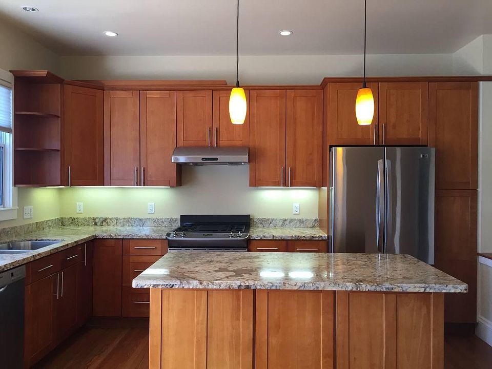 1st image of 909 Ashbury St #4