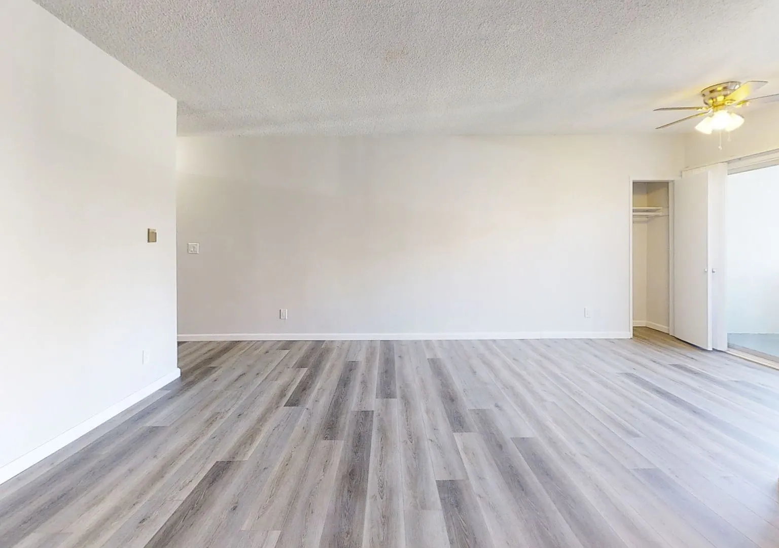 11958 Mayfield Ave — Photo 3