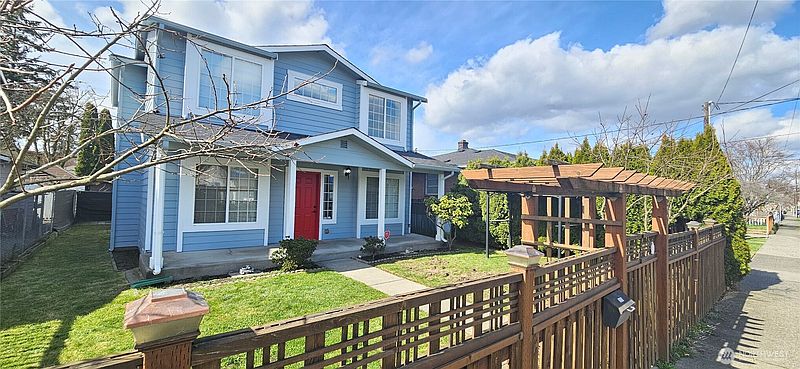 3rd image of 209 Factory Avenue N