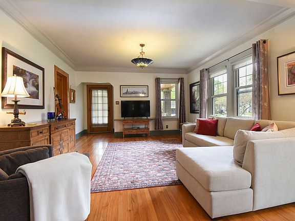 5th image of 234 Southcote Rd