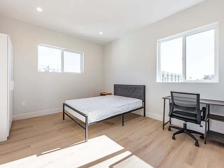 1326 W 35th Pl — Photo 29