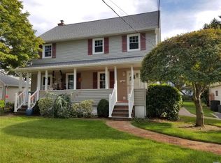 28 Avenue B, Pt Washington, NY 11050