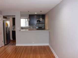 505 1/2 Ridge Rd, Wilmette, IL 60091