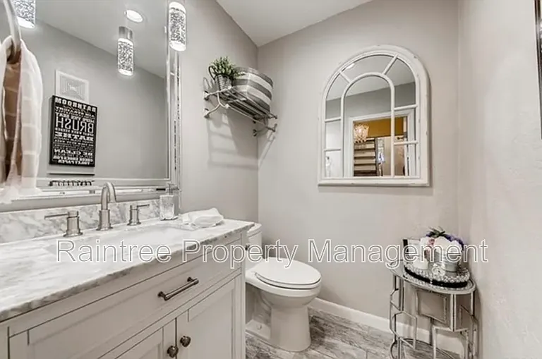 671 Ascot Dr — Photo 12