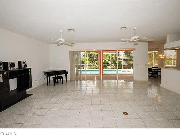 4th image of 2106 SW 44th Ter