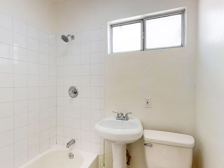1532 Scott Ave — Photo 8